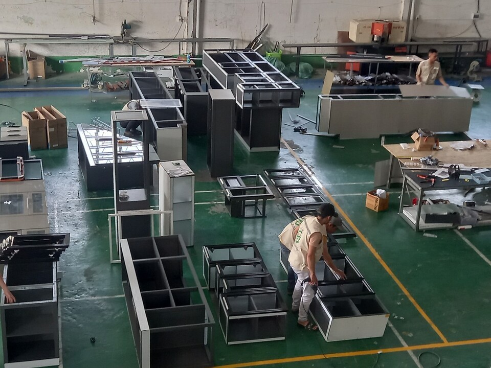 Hucabi nhận sản xuất, gia công và lắp đặt hoàn thiện các loại tủ cánh kính.